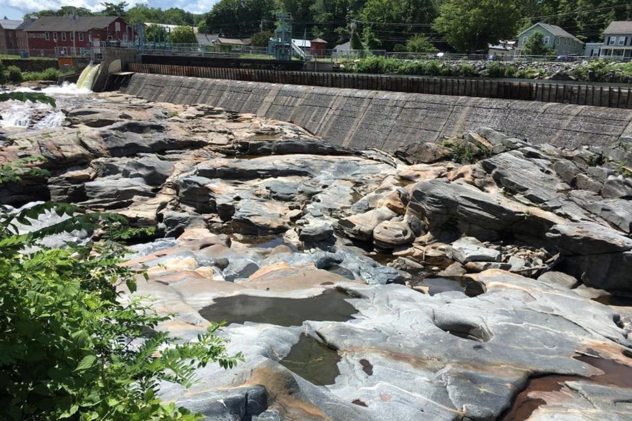 Blooming Inn Shelburne Falls Exterior foto