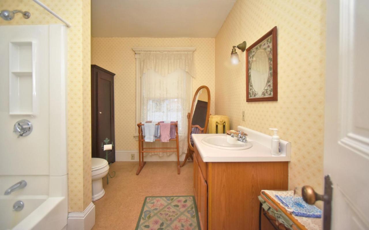 Blooming Inn Shelburne Falls Exterior foto