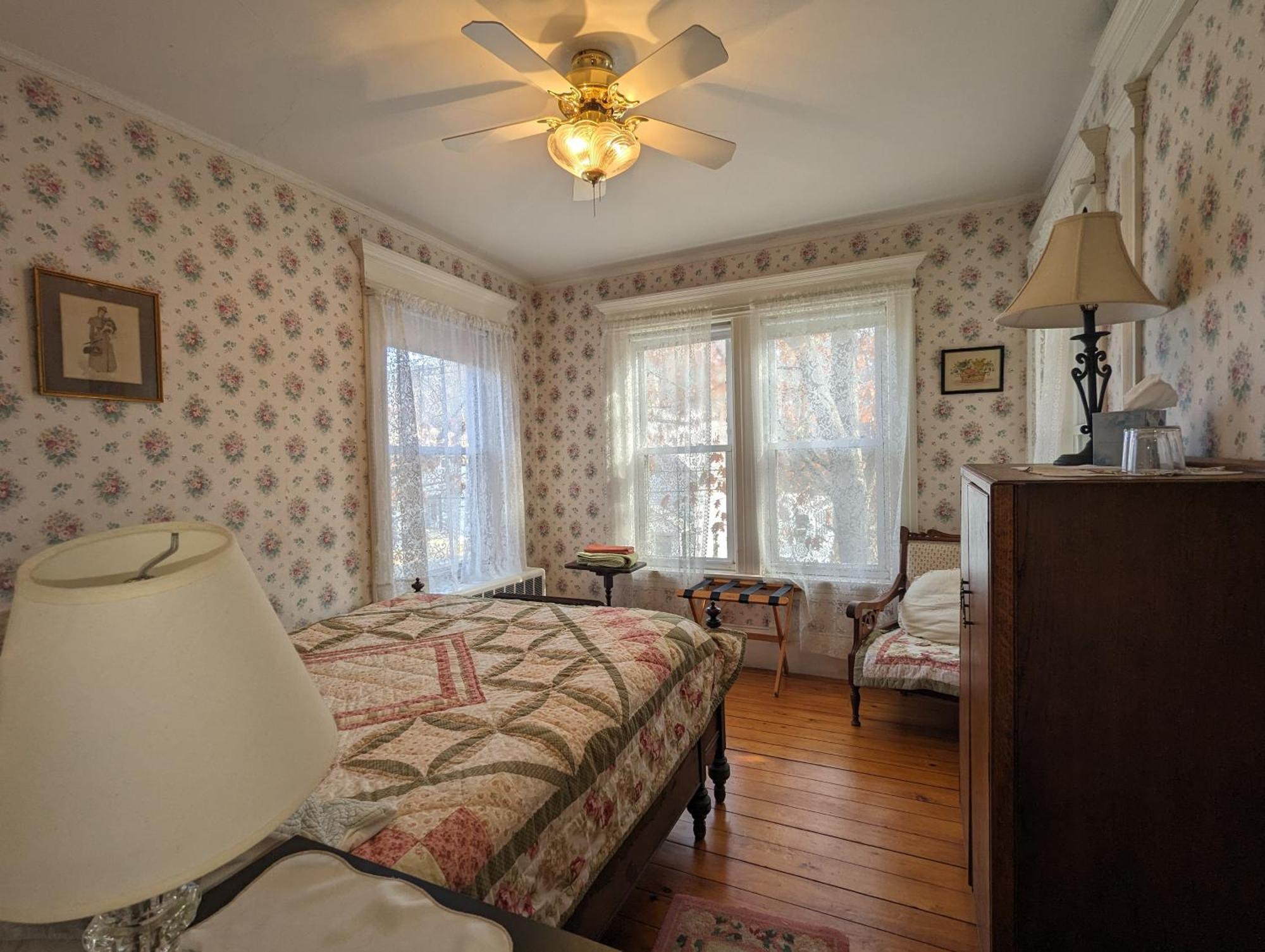 Blooming Inn Shelburne Falls Exterior foto