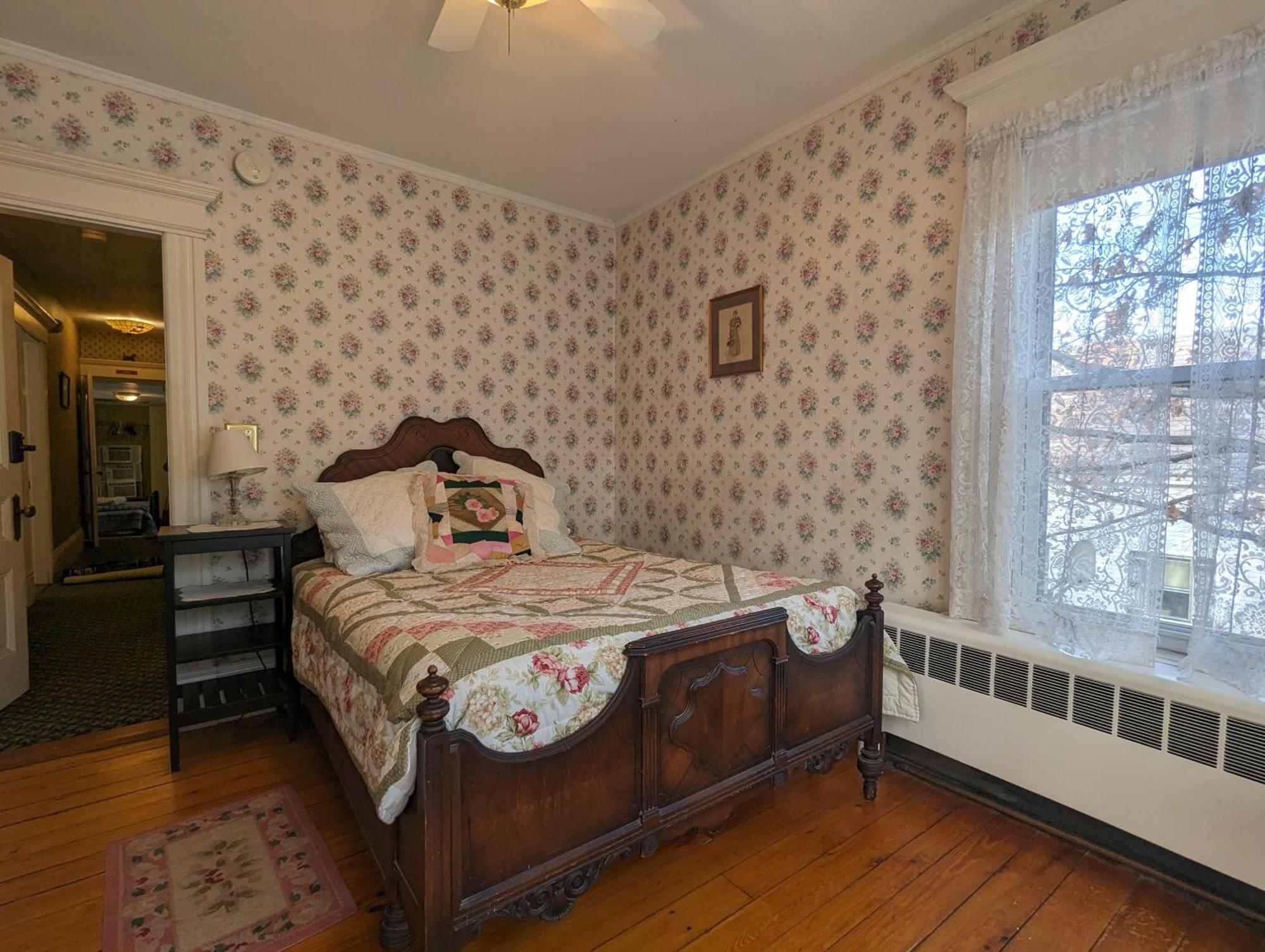 Blooming Inn Shelburne Falls Exterior foto